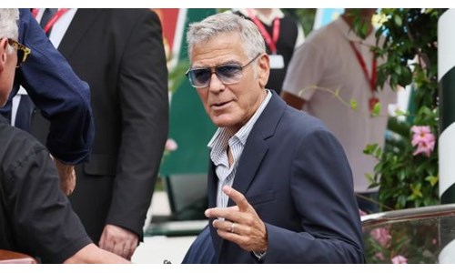 GEORGE CLOONEY, VENEDİK'TE 10 DAKİKA AYAKTA ALKIŞLANDI
